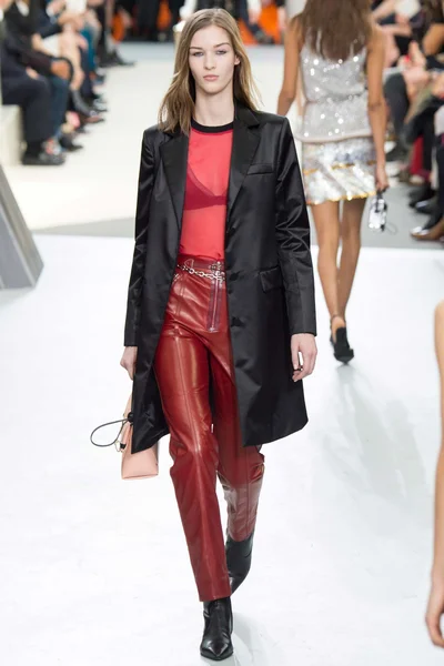 Look 39